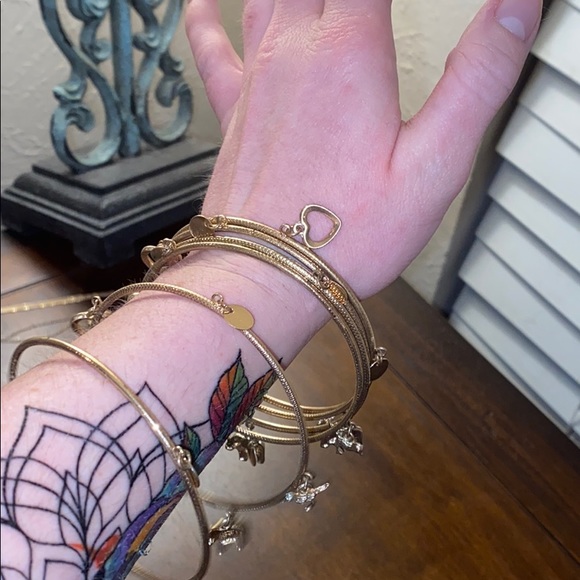 6 gold bangles. Elephants, birds, & heart charms - Picture 8 of 16